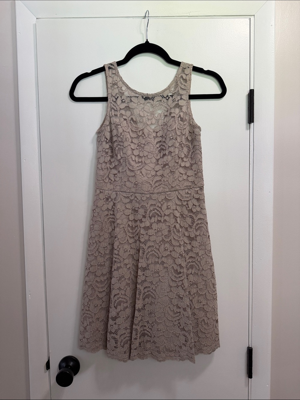Lace Fit & Flare Junior Bridesmaid Dress in Taupe

*Worn once

Size: 12 Kids